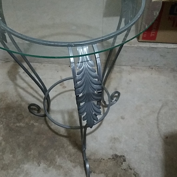 Glass table - Picture 2 of 6